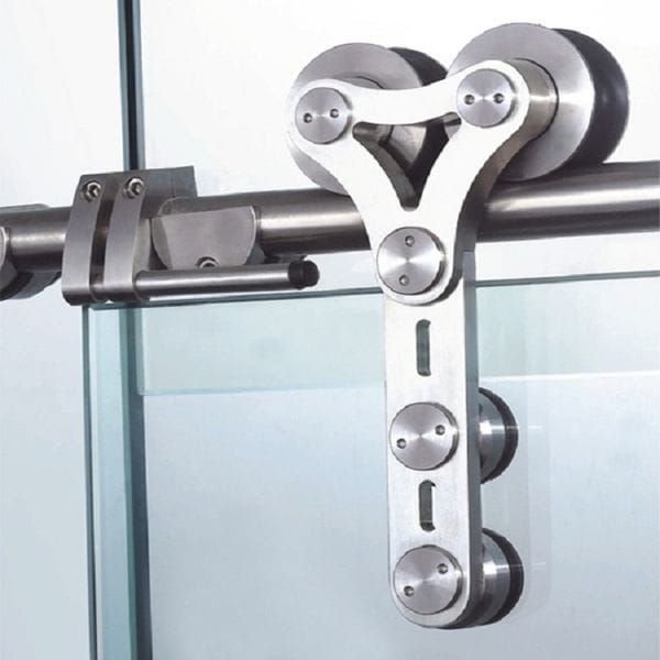 Bánh xe cửa lùa được lắp phía trên hoặc dưới cánh cửa giúp cửa chuyển động nhịp nhàng
