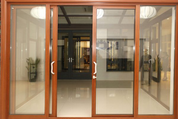 Màu sắc cửa kính phù hợp với không gian