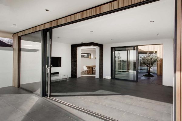 Quy trình lắp cửa kính lùa theo trình tự các bước