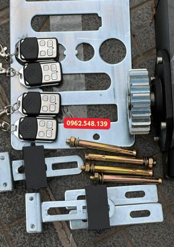 Motor cổng lùa YH2000 hoạt động mượt mà với đầy đủ phụ kiện