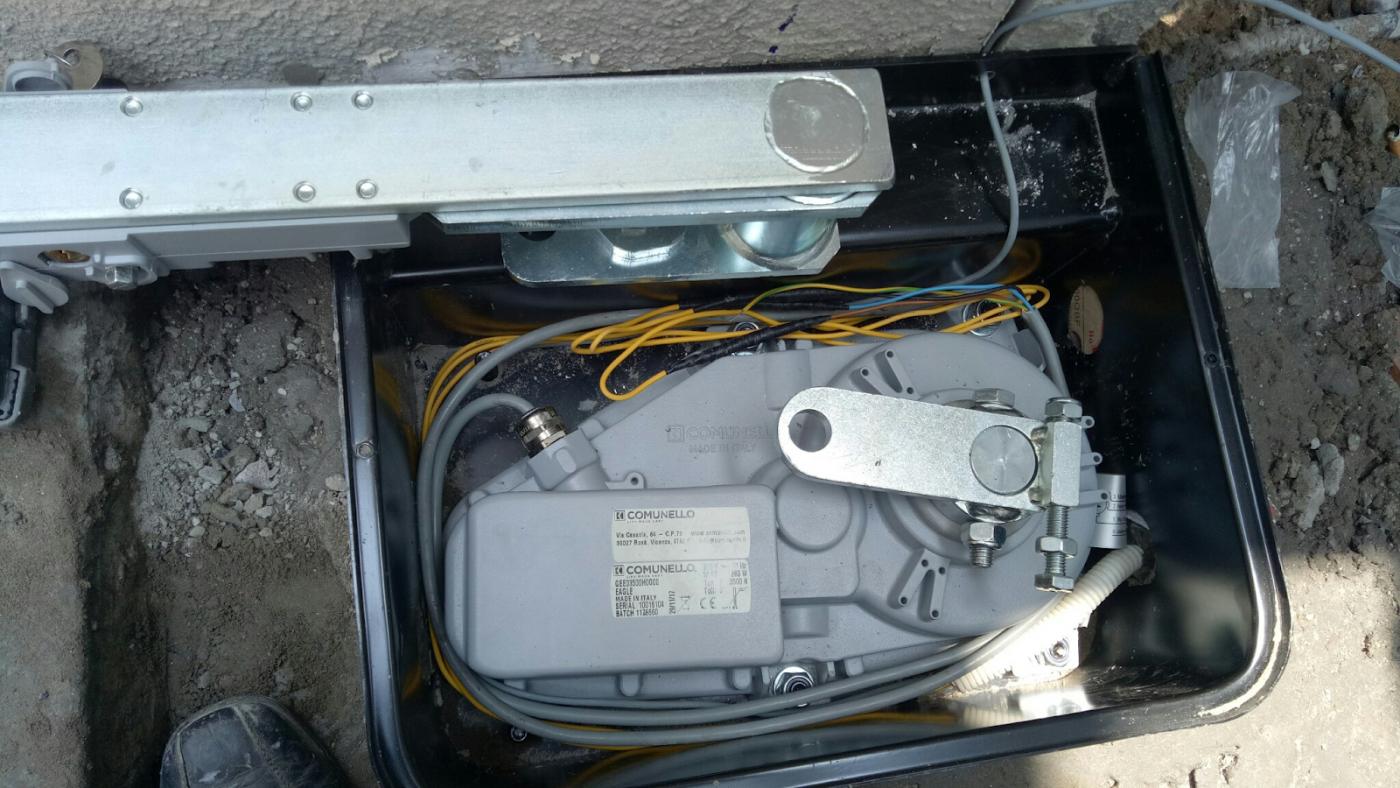 Cổng Comunello sử dụng động cơ EAGLE 24VDC Cổng Comunello sử dụng động cơ EAGLE 24VDC