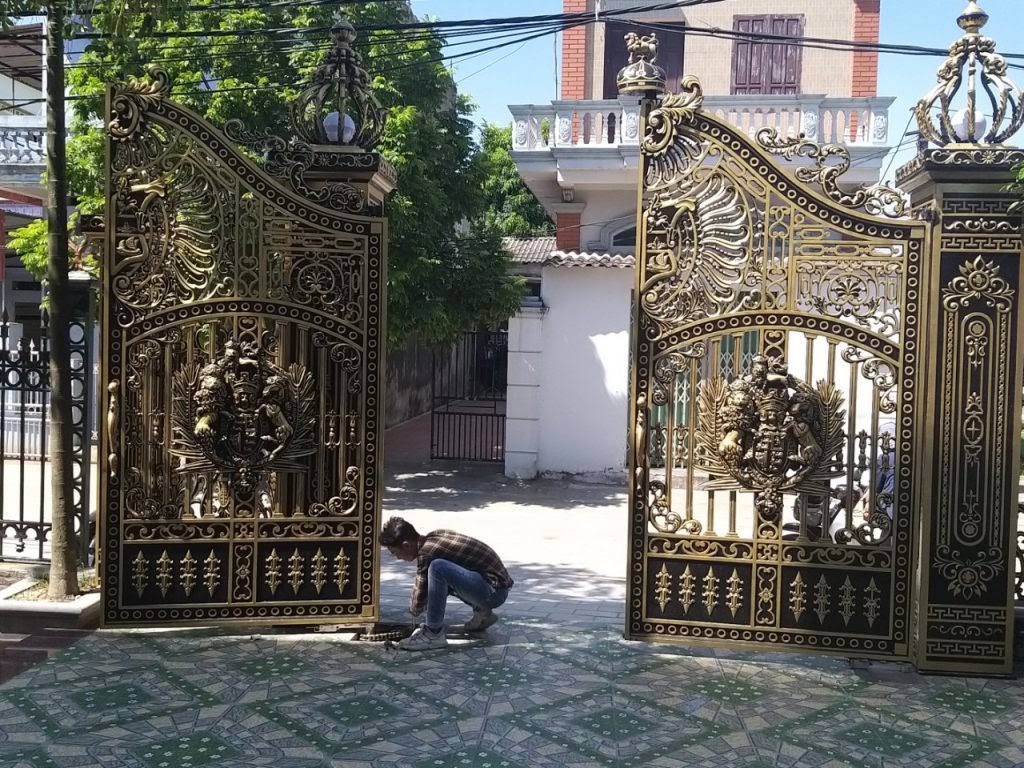 Lắp đặt cổng âm sàn Italy cho nhà biệt thự Cổng âm sàn Italy