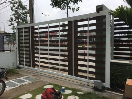 Mẫu cửa sắt trượt tô thêm sự sang trọng, hiện đại cho công trình