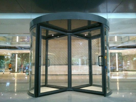 Mẫu cửa kính tự động mắt thần xoay tròn 4 cánh đẹp