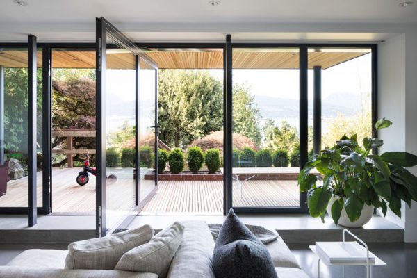 Cửa kính xoay có thiết kế hiện đại mang lại sự đẳng cấp cho ngôi nhà Cửa kính xoay có thiết kế hiện đại mang lại sự đẳng cấp cho ngôi nhà