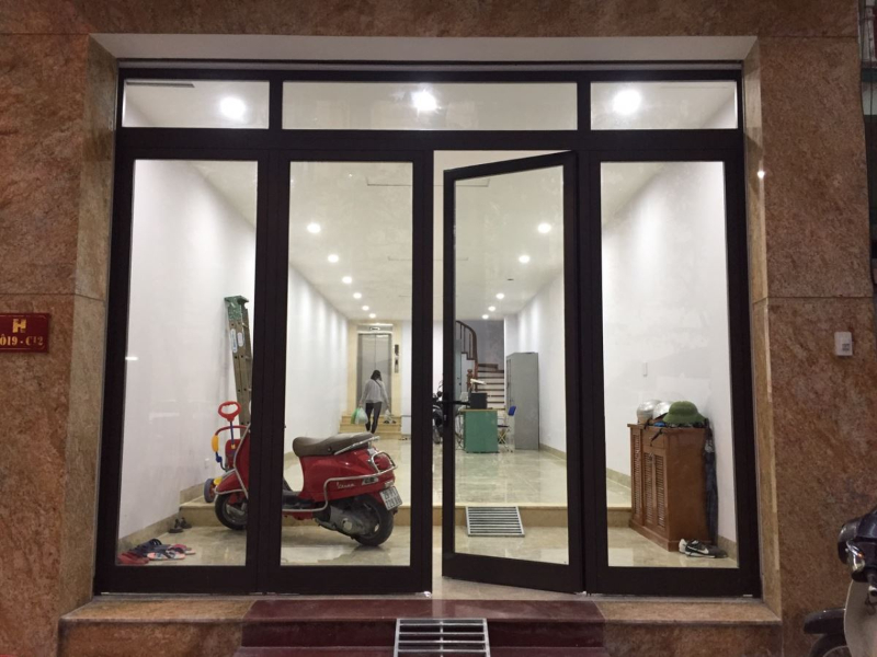 Cửa kính tự động tạo sự thông thoáng cho người dùng Cửa kính tự động tạo sự thông thoáng cho người dùng