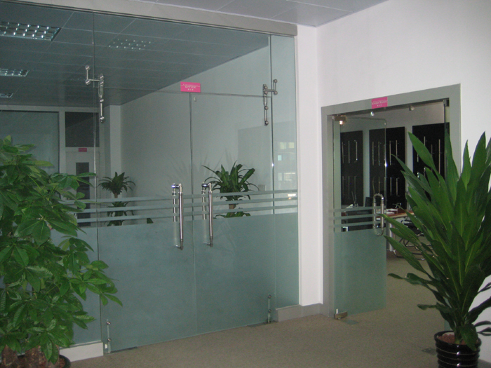 cửa mở 2 chiều tại công ty cua-xoay-hai-chieu-4