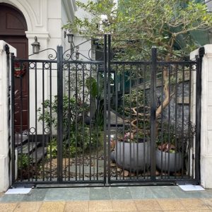 Sản phẩm cổng âm sàn được lắp đặt trong cuộc sống