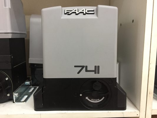 Motor cổng Faac sử dụng đơn giản và tiện lợi